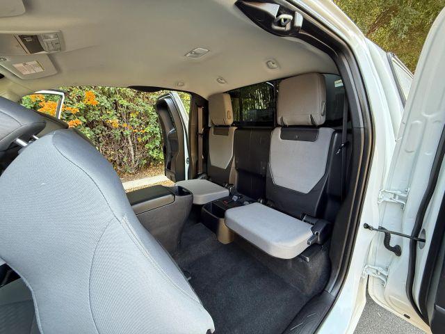 Photo of 2021 White Toyota Tacoma