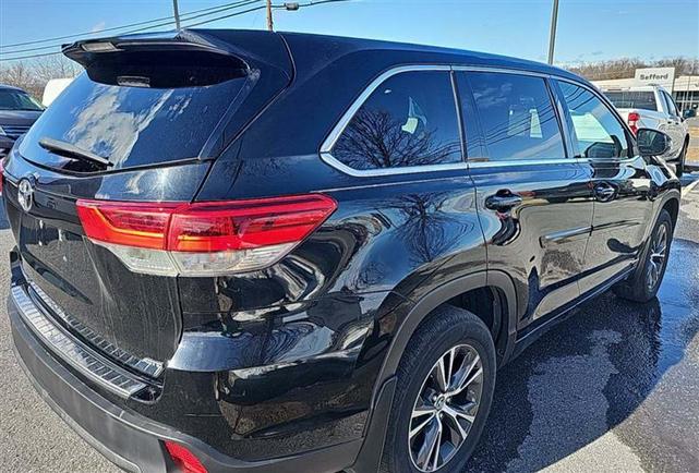 Photo of 2019 Midnight Black Metallic Toyota Highlander