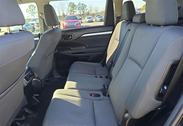 Photo of 2019 Midnight Black Metallic Toyota Highlander