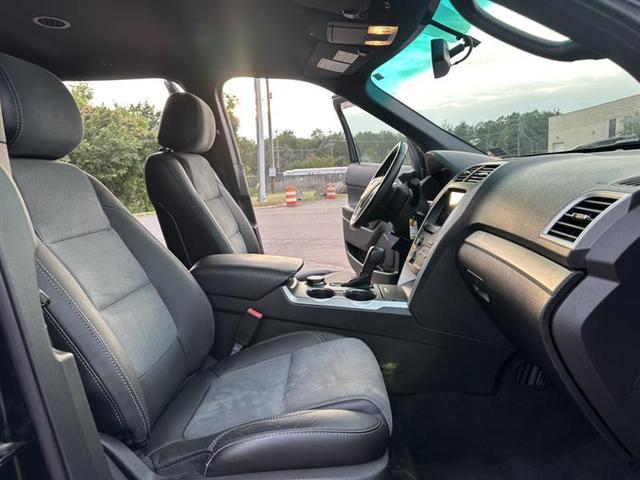 Photo of 2015 Tuxedo Black Metallic Ford Explorer