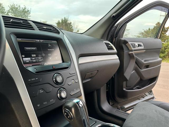 Photo of 2015 Tuxedo Black Metallic Ford Explorer