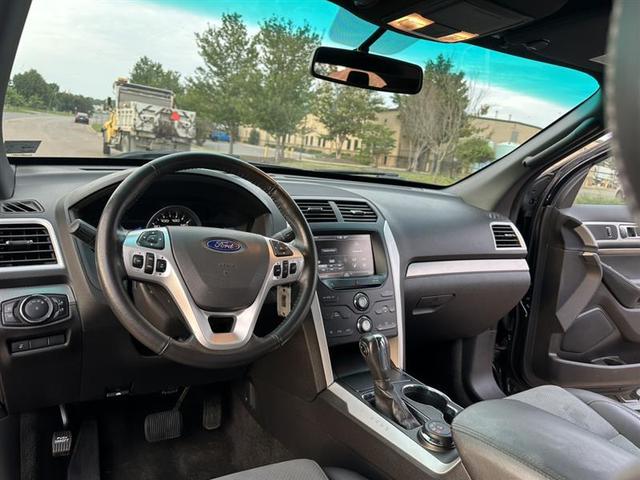 Photo of 2015 Tuxedo Black Metallic Ford Explorer