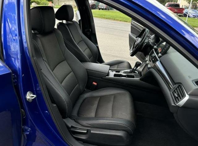 Photo of 2019 Platinum White Pearl Honda Accord