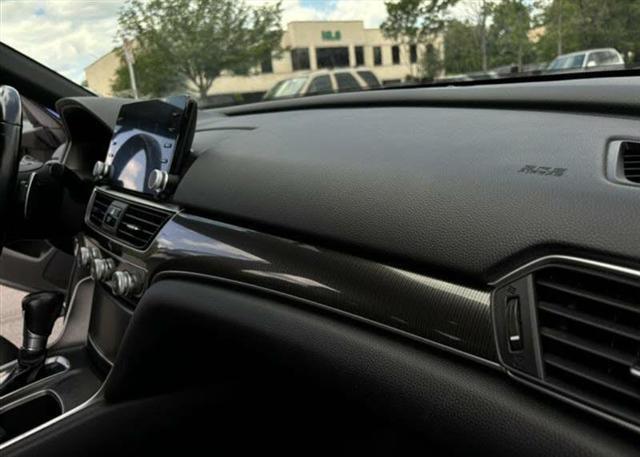 Photo of 2019 Platinum White Pearl Honda Accord