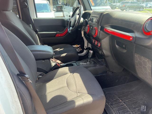 Photo of 2017 Bright White Clearcoat Jeep Wrangler Unlimited