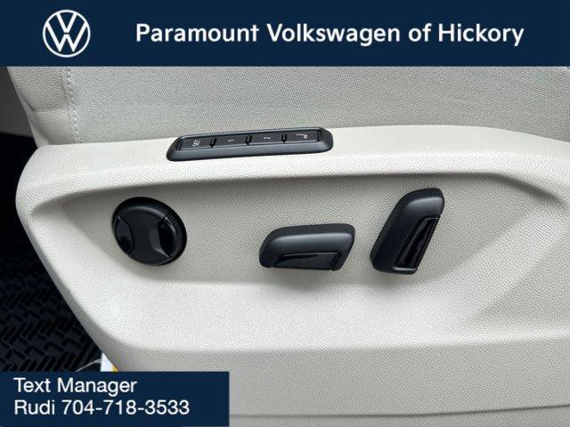 Photo of 2025 Pure Gray Volkswagen Atlas