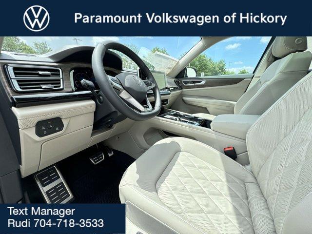Photo of 2025 Pure Gray Volkswagen Atlas