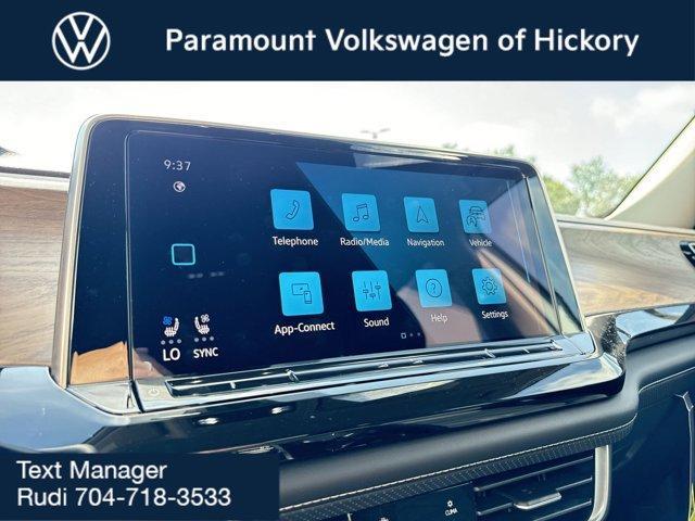 Photo of 2025 Pure White Volkswagen Atlas