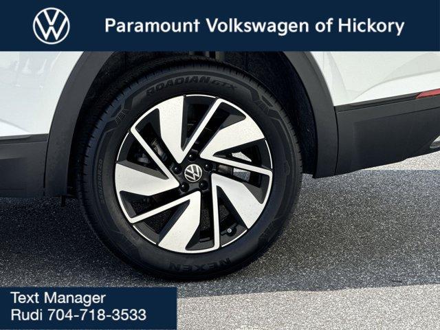 Photo of 2025 Pure White Volkswagen Atlas