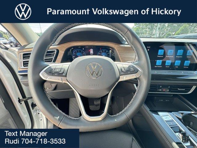 Photo of 2025 Pure White Volkswagen Atlas