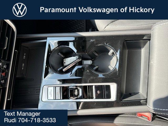 Photo of 2025 Pure White Volkswagen Atlas