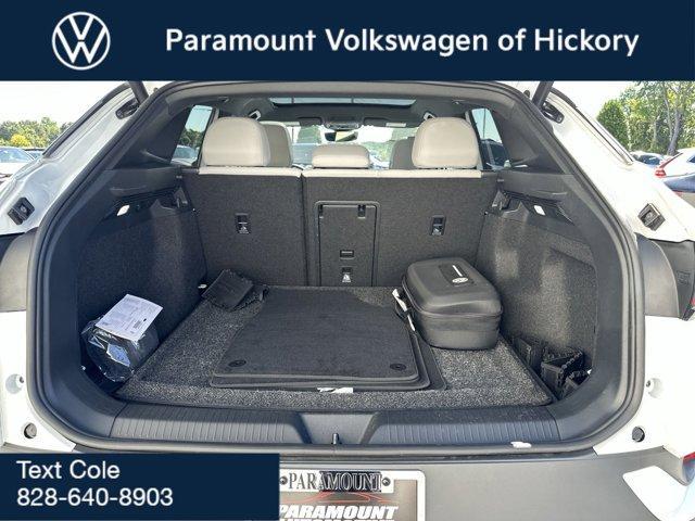 Photo of 2021 Glacier White Volkswagen ID.4