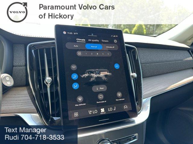 Photo of 2025 Onyx Black Metallic Volvo XC90