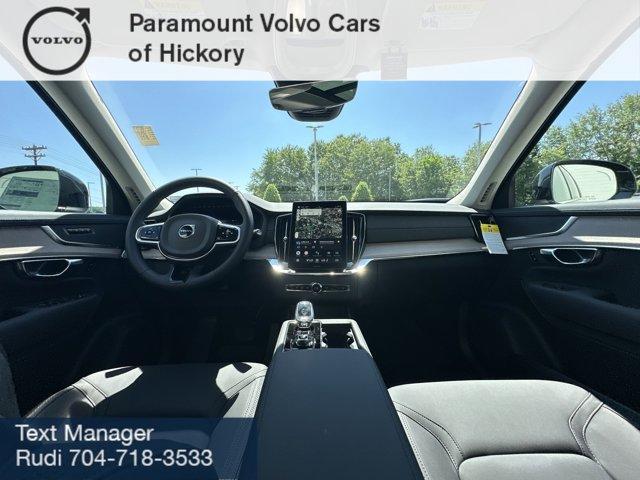 Photo of 2025 Onyx Black Metallic Volvo XC90