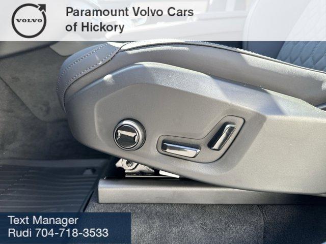 Photo of 2025 Onyx Black Metallic Volvo XC90