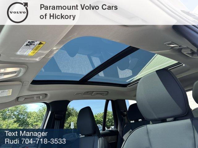 Photo of 2025 Onyx Black Metallic Volvo XC90