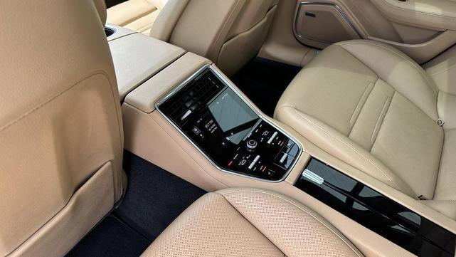 Photo of 2018 Night Blue Metallic Porsche Panamera