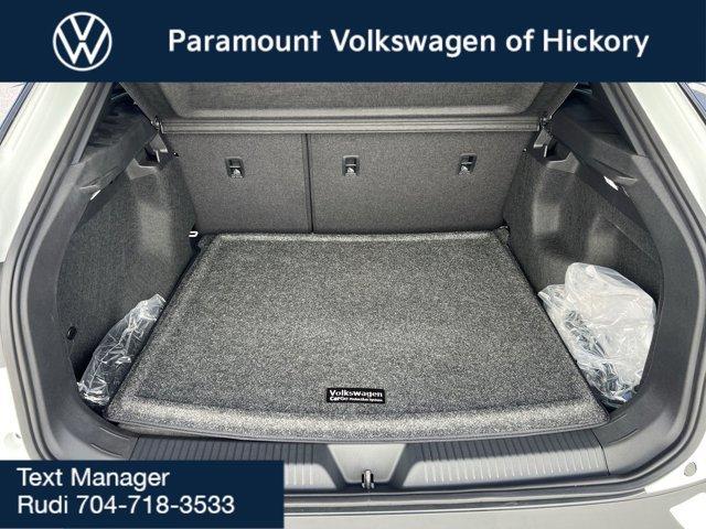 Photo of 2025 Pure White Volkswagen ID.4