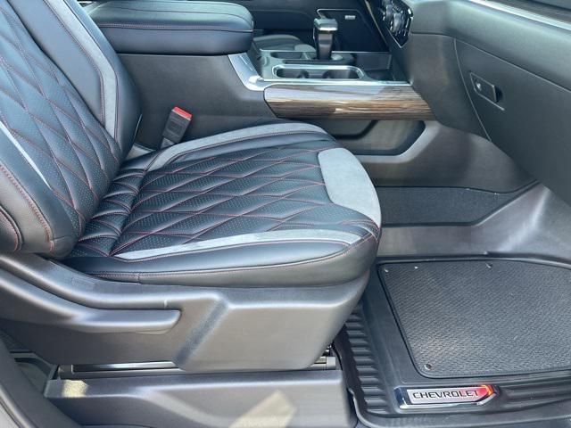 Photo of 2025 Summit White Chevrolet Silverado 1500