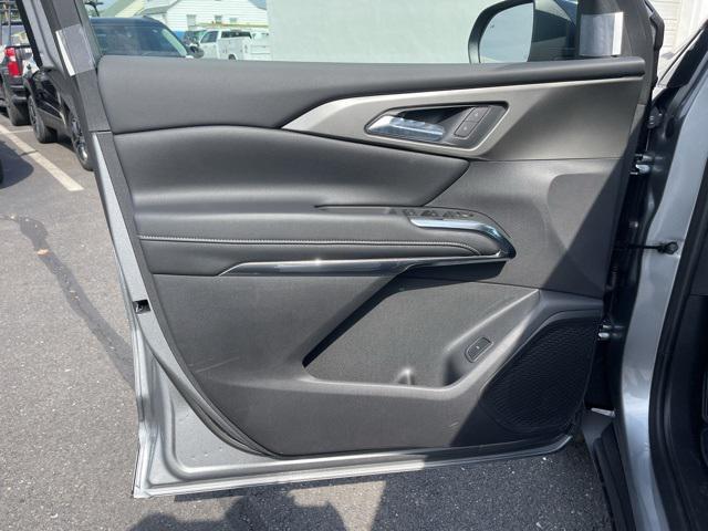 Photo of 2025 Sterling Gray Metallic Chevrolet Traverse
