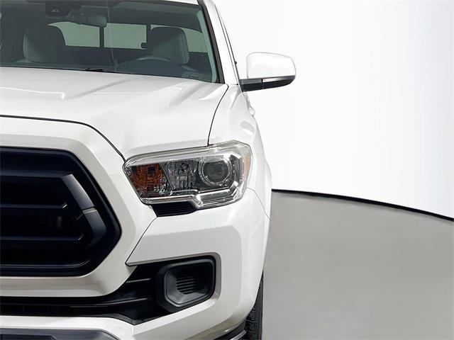 Photo of 2020 Super White Toyota Tacoma