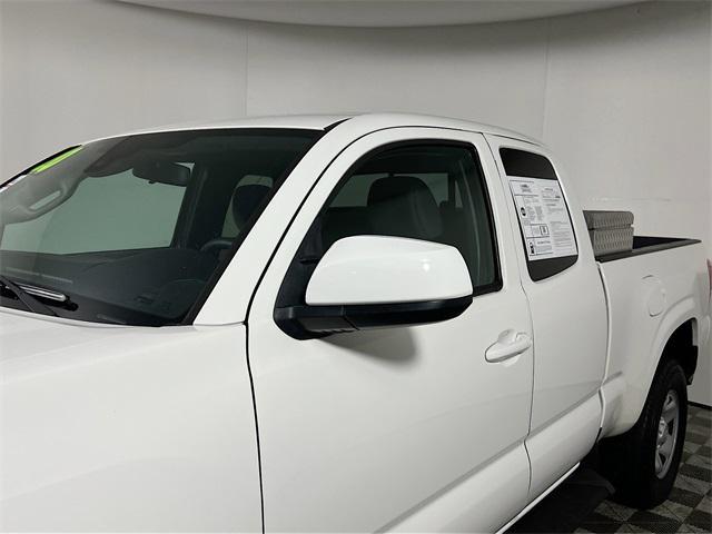 Photo of 2020 Super White Toyota Tacoma