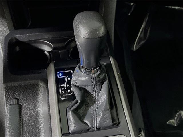 Photo of 2021 Super White Toyota Tacoma