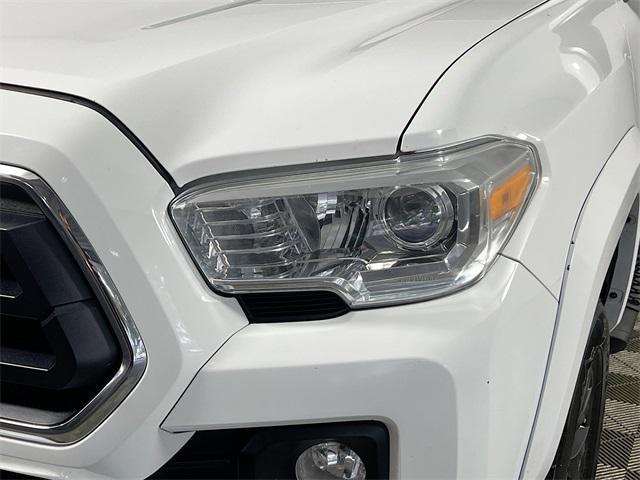 Photo of 2021 Super White Toyota Tacoma