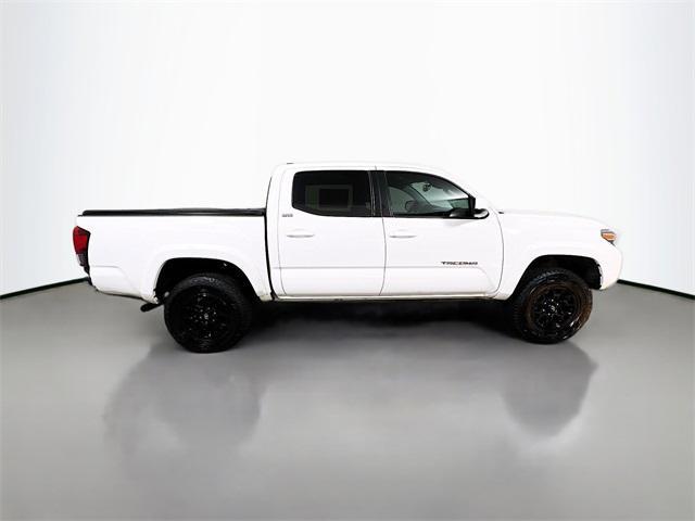 Photo of 2022 White Toyota Tacoma