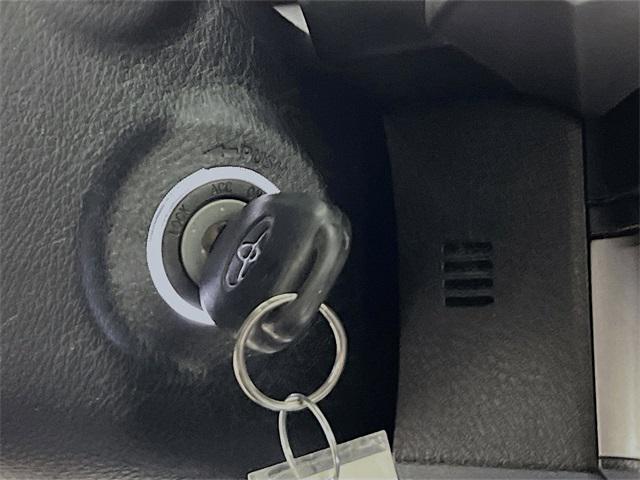 Photo of 2022 White Toyota Tacoma