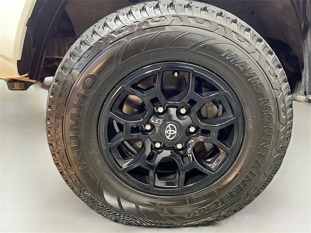 Photo of 2022 White Toyota Tacoma