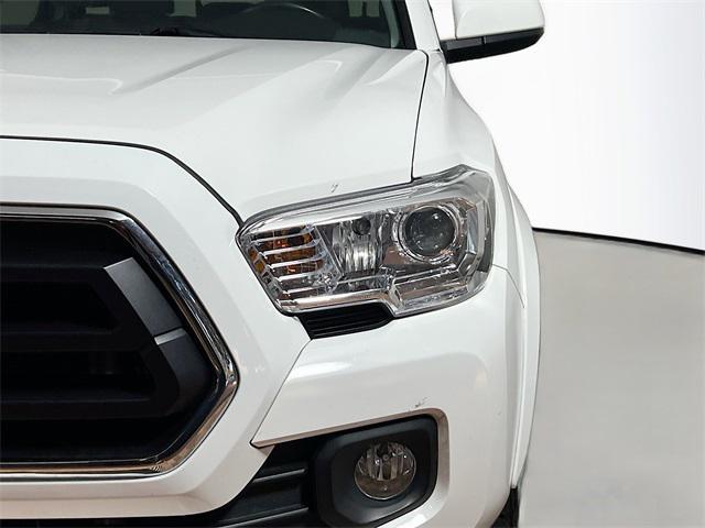 Photo of 2022 White Toyota Tacoma