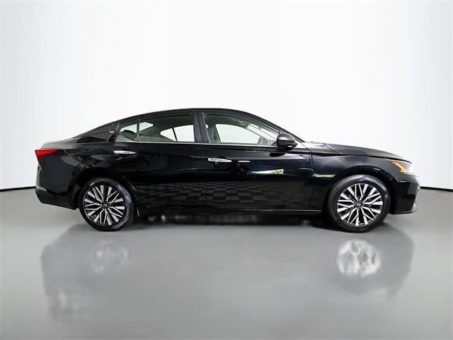 Photo of 2024 Super Black Nissan Altima