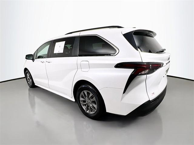 Photo of 2023 Pear Toyota Sienna