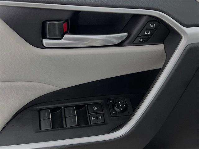 Photo of 2025 Wind Chill Prl Toyota RAV4