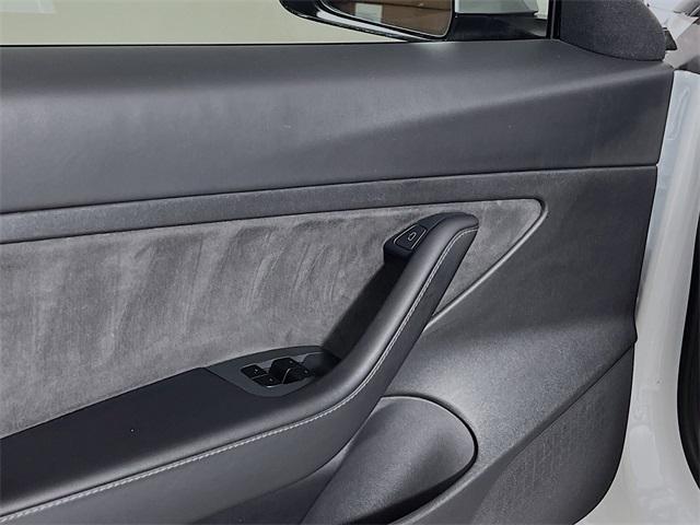 Photo of 2021 Pearl White Multi-Coat Tesla Model 3