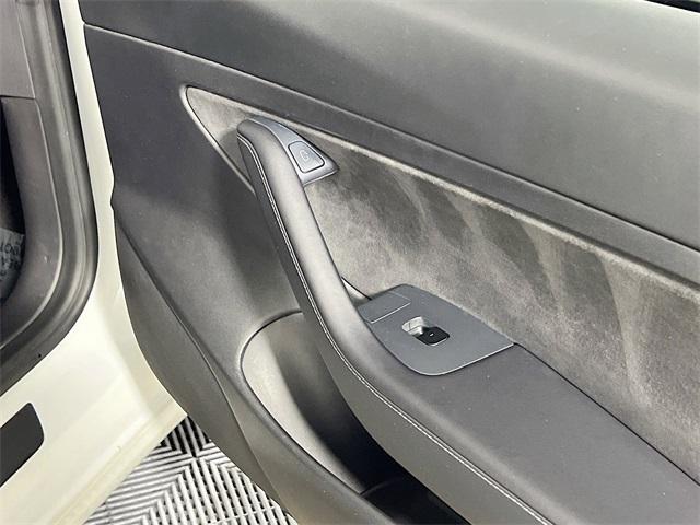 Photo of 2021 Pearl White Multi-Coat Tesla Model 3