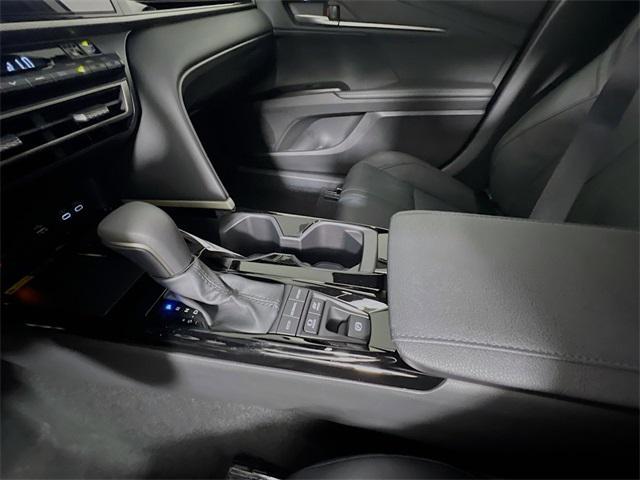 Photo of 2025 Wind Chill Prl Toyota Camry