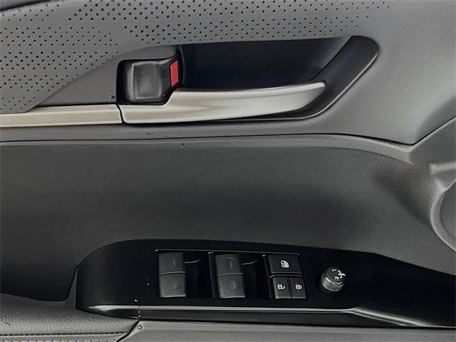 Photo of 2025 Wind Chill Prl Toyota Camry