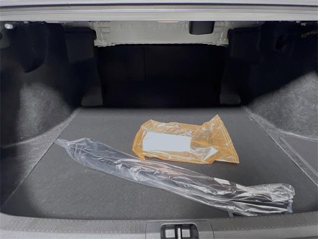 Photo of 2025 Wind Chill Prl Toyota Camry