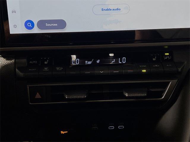 Photo of 2025 Wind Chill Prl Toyota Camry
