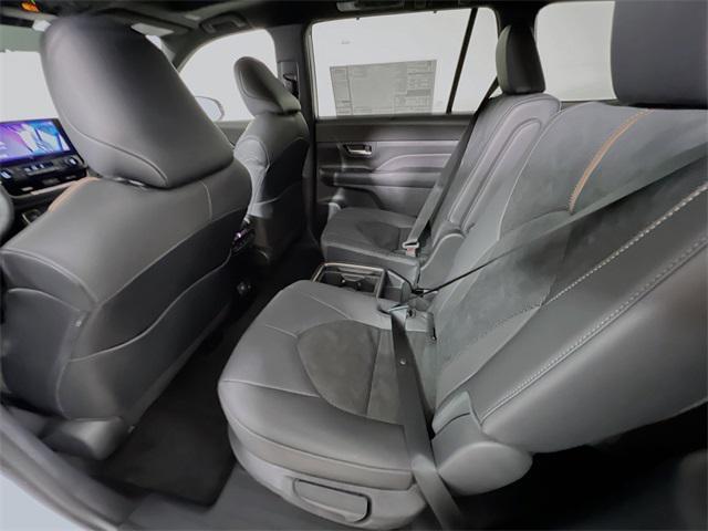 Photo of 2025 Wind Chill Prl Toyota Grand Highlander Hybrid