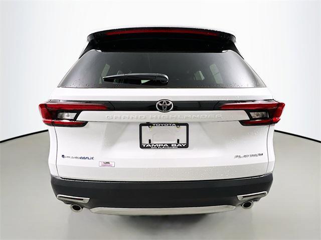 Photo of 2025 Wind Chill Prl Toyota Grand Highlander Hybrid