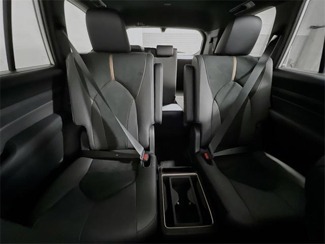Photo of 2025 Wind Chill Prl Toyota Grand Highlander Hybrid