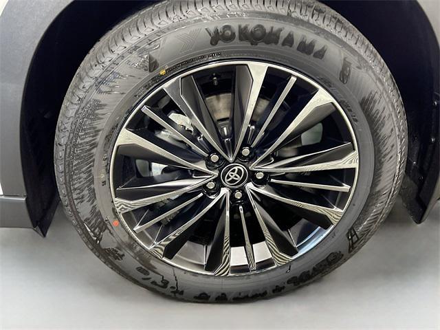 Photo of 2025 Wind Chill Prl Toyota Grand Highlander Hybrid