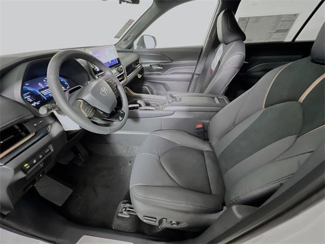 Photo of 2025 Wind Chill Prl Toyota Grand Highlander Hybrid