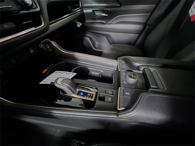 Photo of 2025 Wind Chill Prl Toyota Grand Highlander Hybrid