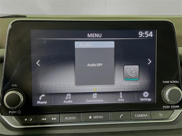 Photo of 2023 Glacier White Nissan Rogue