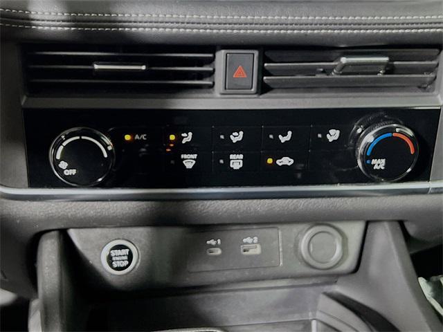 Photo of 2023 Glacier White Nissan Rogue
