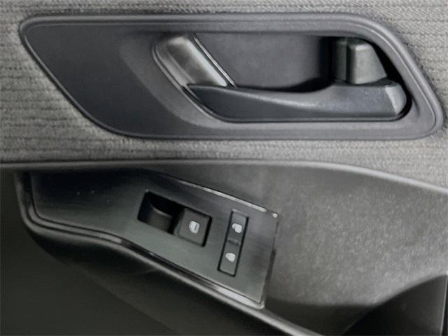 Photo of 2023 Glacier White Nissan Rogue
